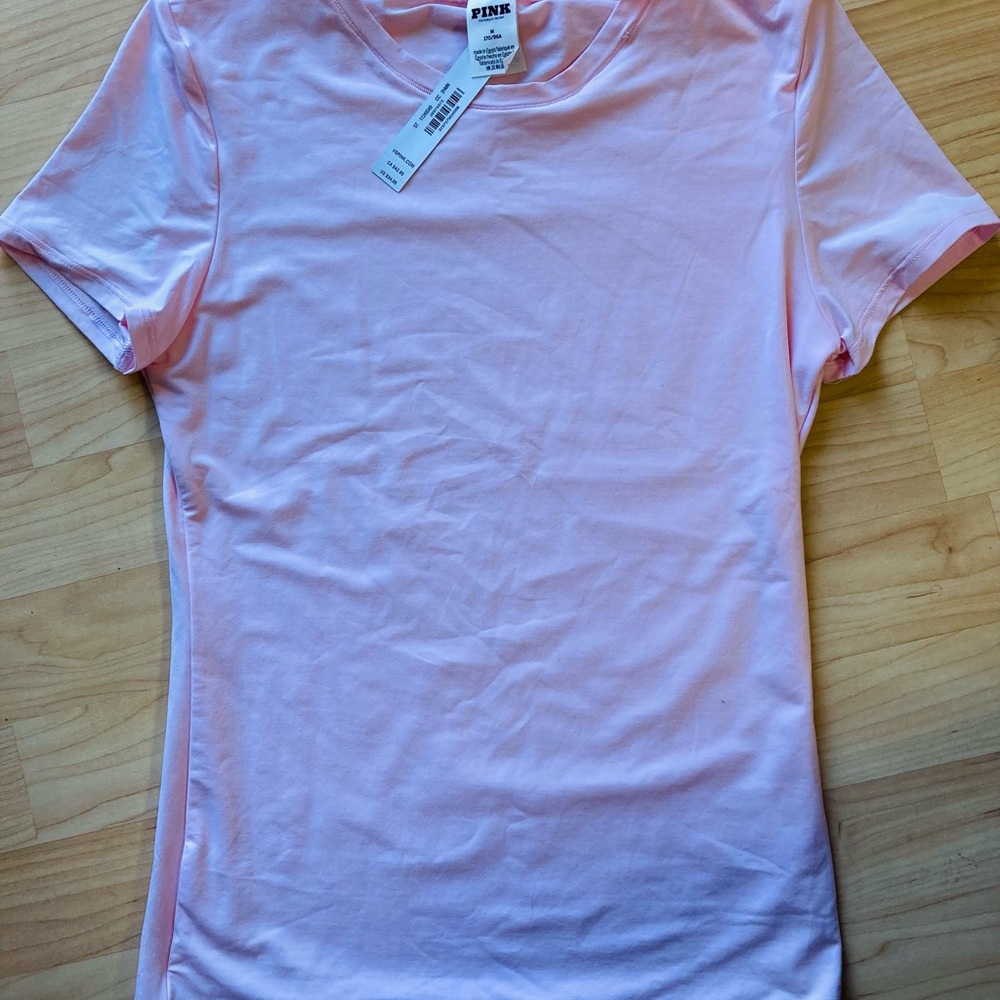 💗NWT VICTORIA SECRET MEDIUM T-SHIRT 💗 - Picture 3 of 3